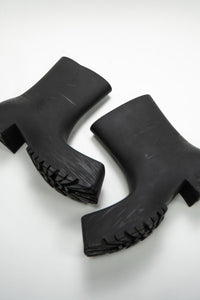 BALENCIAGA TROOPER RUBBER BOOTS SS22 - VESSEL, racing forward