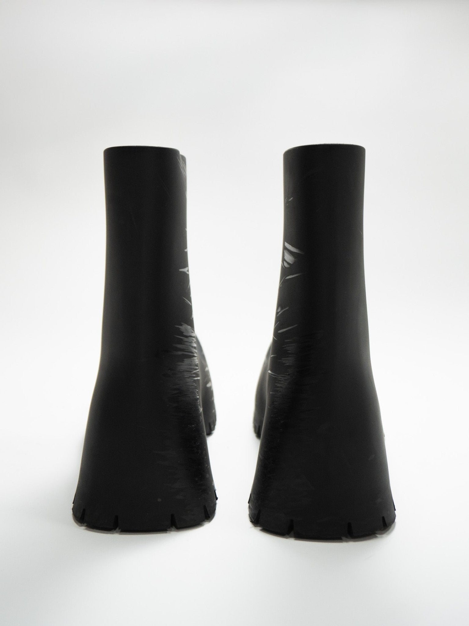 BALENCIAGA TROOPER RUBBER BOOTS SS22 - VESSEL, racing forward