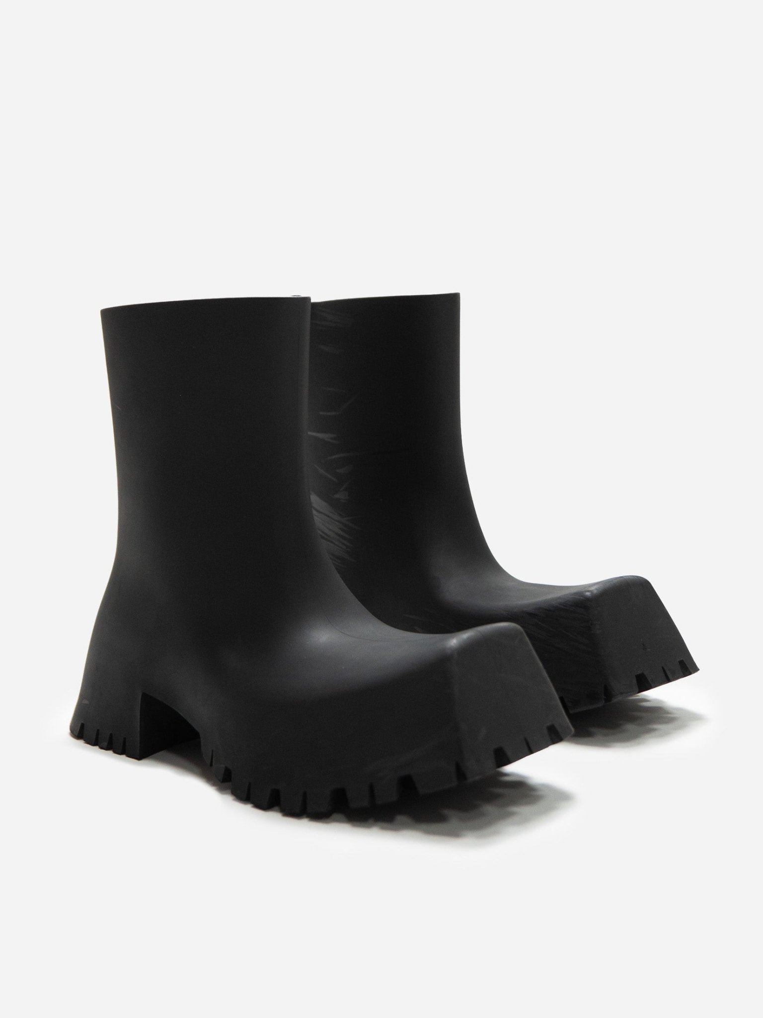 BALENCIAGA TROOPER RUBBER BOOTS SS22 - VESSEL, racing forward