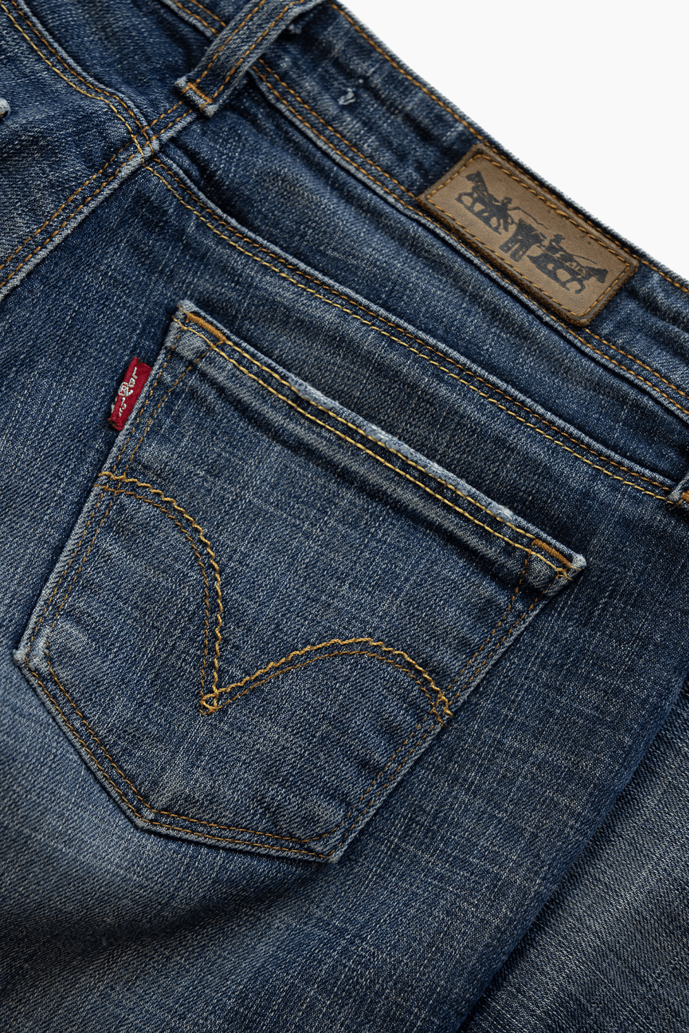 LEVI'S 572 BOOT CUT JEANS - VESSEL, racing forward