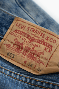 LEVI'S VINTAGE 501 JEANS - VESSEL, racing forward