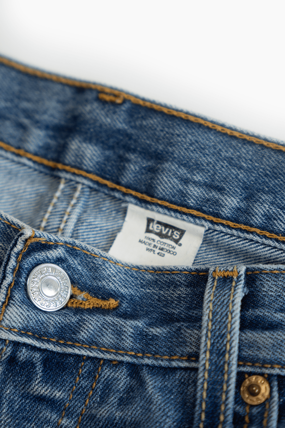 LEVI'S VINTAGE 501 JEANS - VESSEL, racing forward