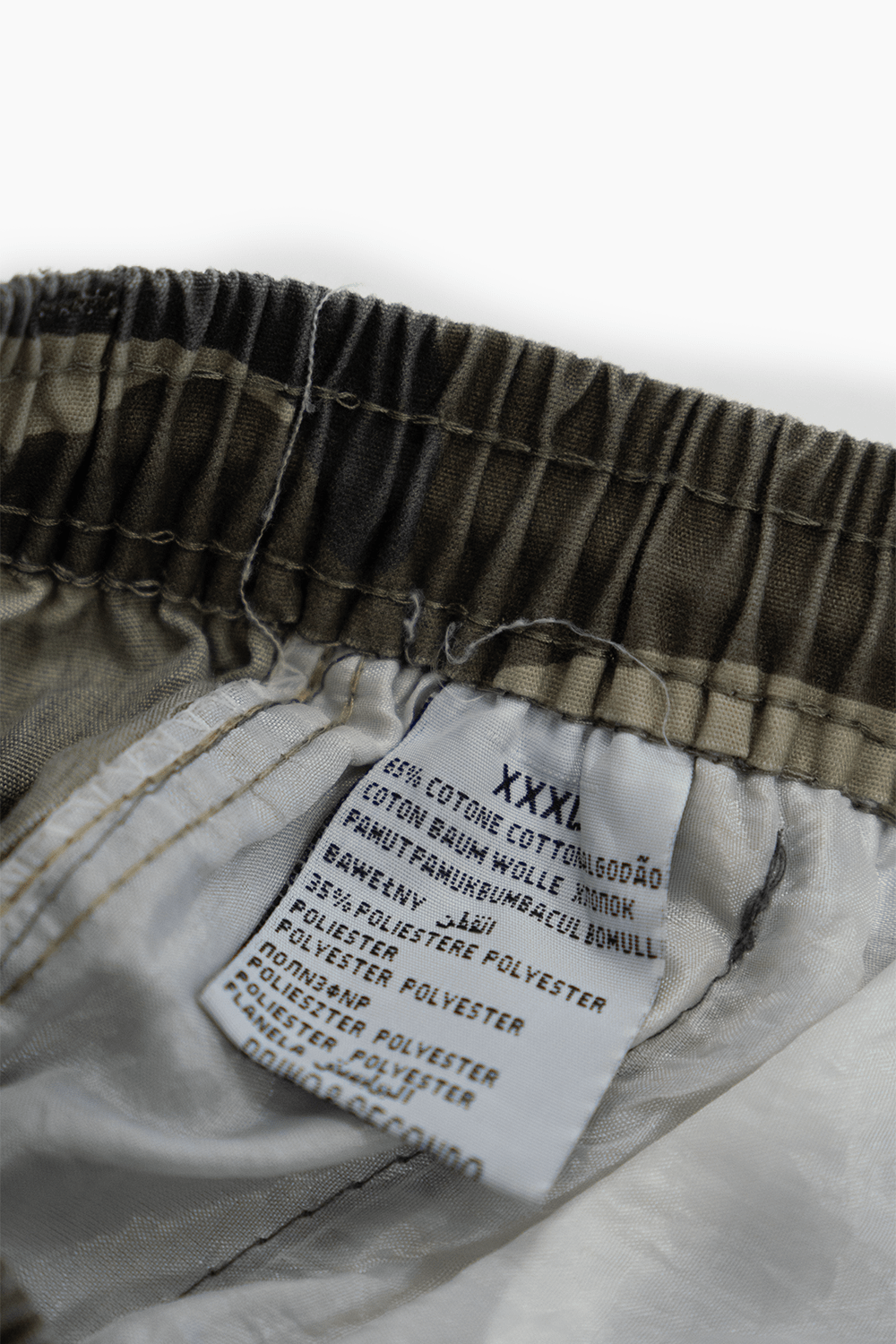 VINTAGE CAMO CARGO SHORTS - VESSEL, racing forward