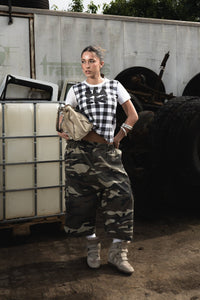 VINTAGE CAMO CARGO SHORTS - VESSEL, racing forward