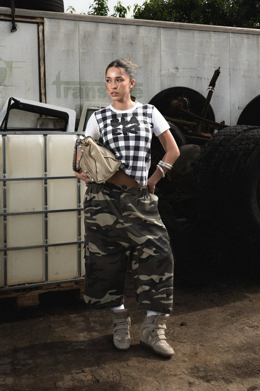 VINTAGE CAMO CARGO SHORTS - VESSEL, racing forward